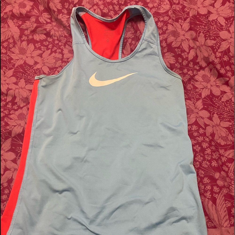 3️⃣0️⃣ Nike PRO Workout Vest - Medium